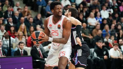 Сладка победа за Апоел в луд мач с Париж