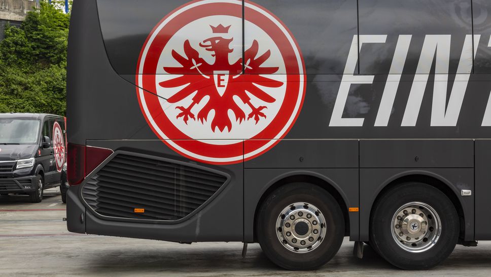 УЕФА отхвърли искането на Айнтрахт да играе мача срещу Наполи на неутрален терен