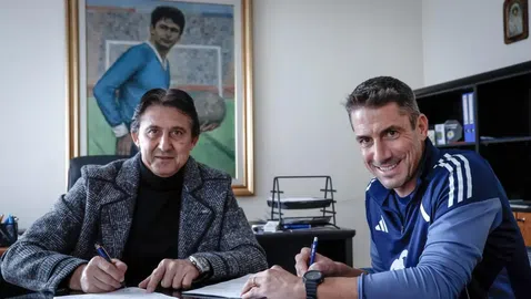 Веласкес подписа нов договор с Левски