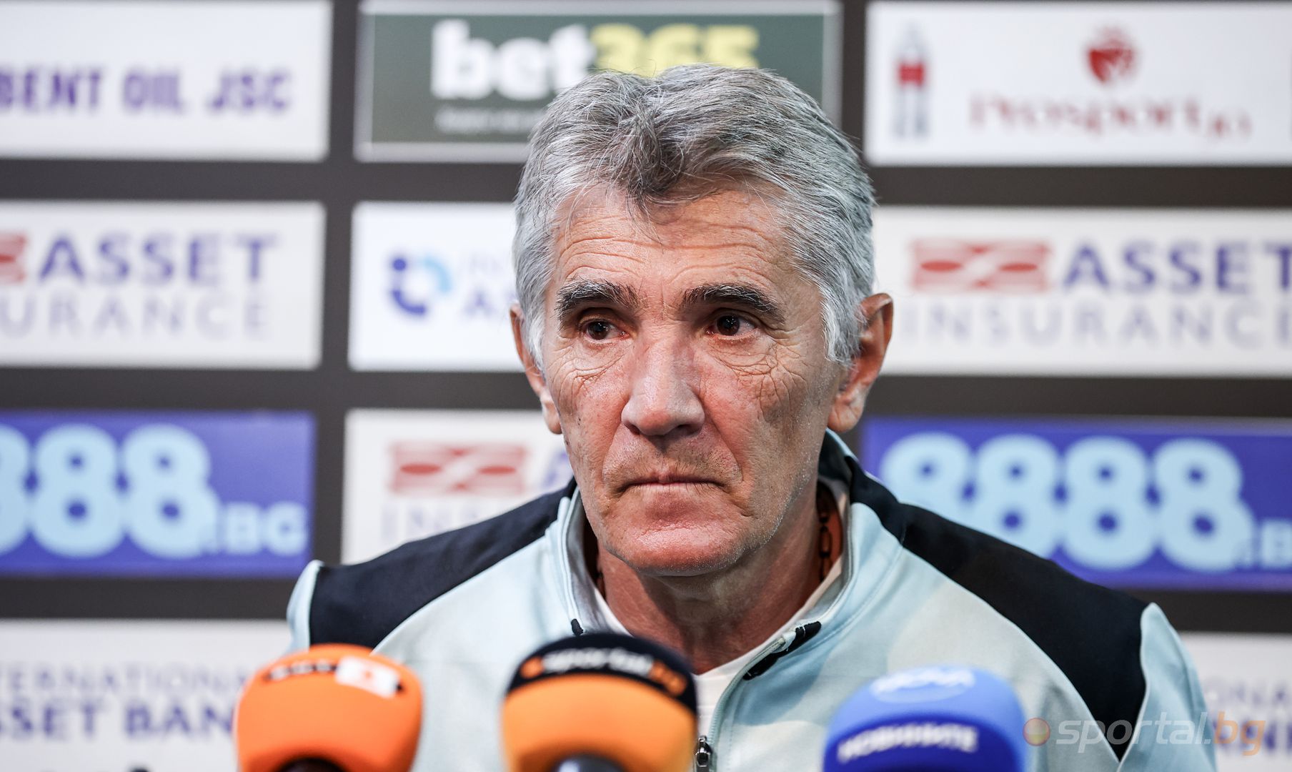 Славия представя Ратко Достанич