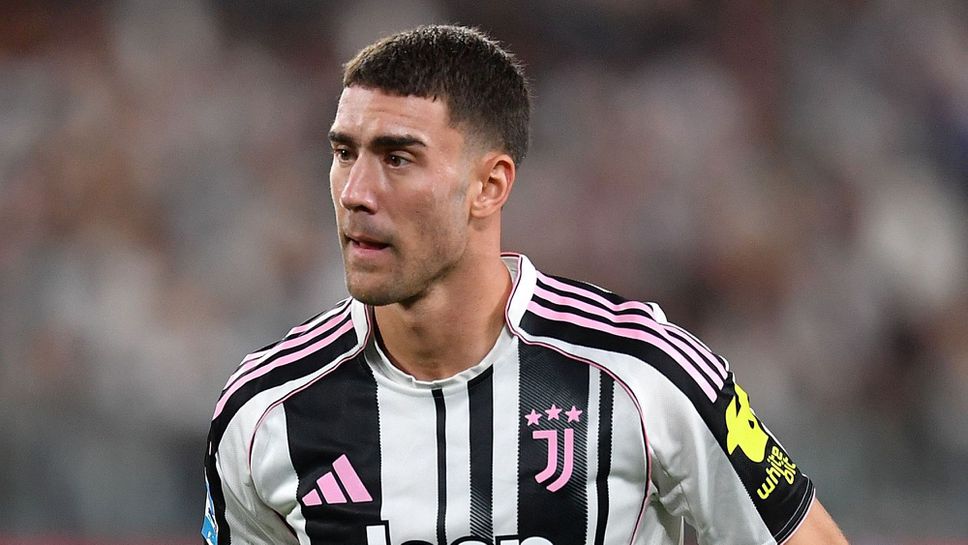 Нападателят на ЮвентусДушан Влахович чийто договор изтича в края на