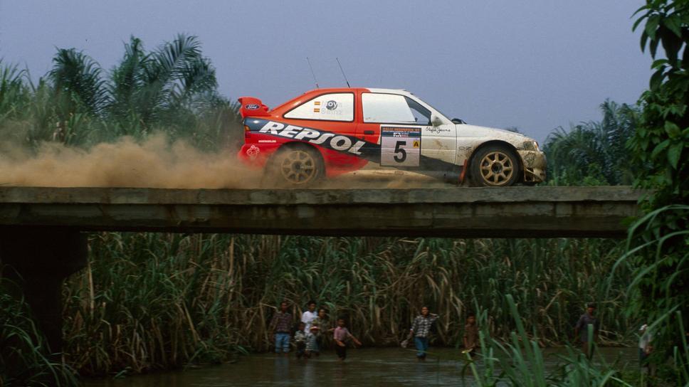 Карлос Сайнц се връща 30 години назад с класиката Ескорт WRC