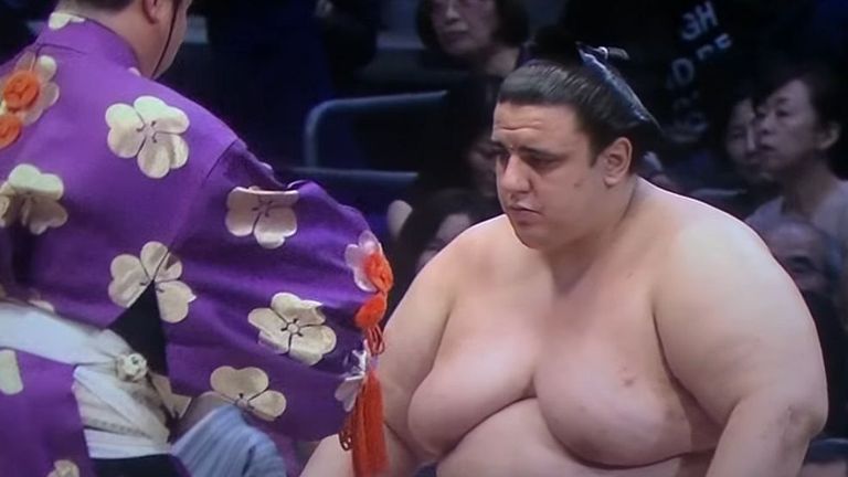 Даниел Иванов-Аоияма допусна четвърта загуба на турнира по сумо в Токио