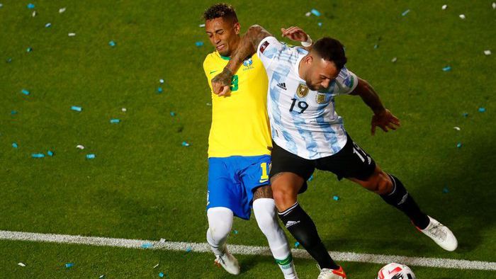 Наказаха съдиите на мача Аржентина - Бразилия заради ситуация за червен картон