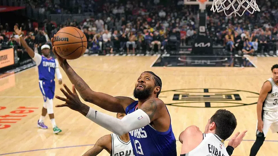 Клипърс надигра Спърс, Юта разгроми Филаделфия