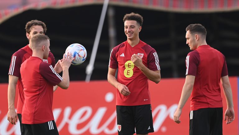 Треньорският щаб на националния отбор на Уелс премести днешната си