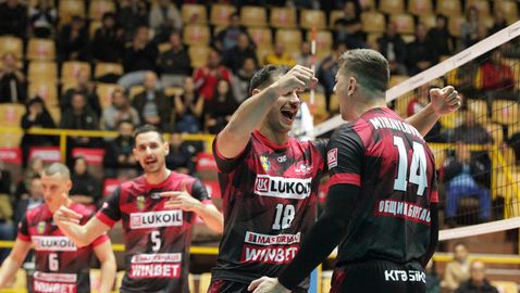  Нефтохимик с първа победа при Атанас Петров, Краси Георгиев още веднъж в игра 