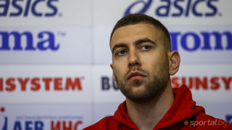 Крилото на ЦСКА Алекс Симеонов говори пред медиите на съвместна