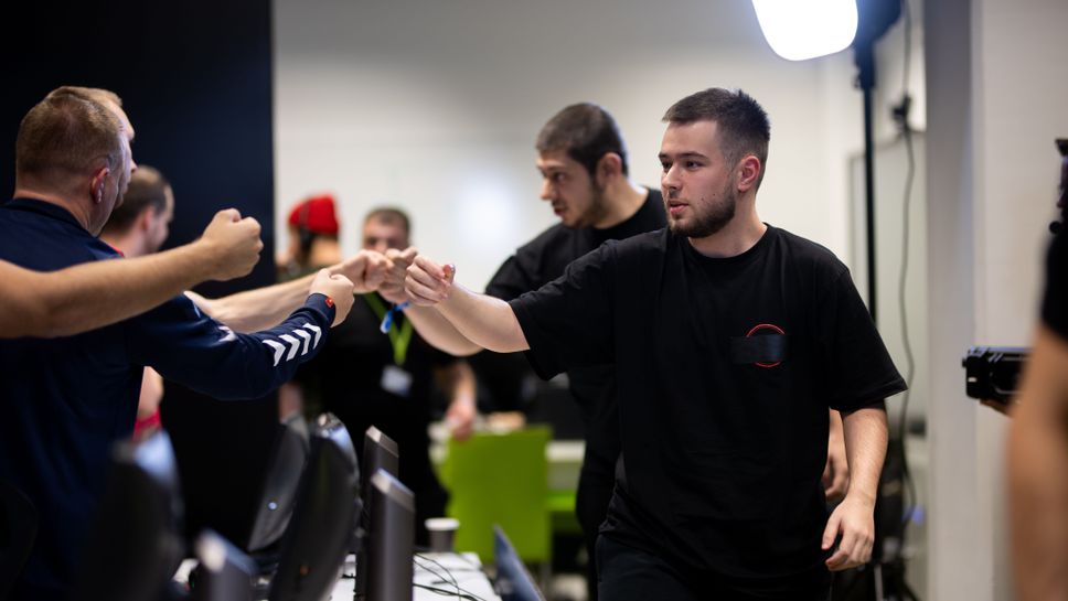 Родните геймъри от 500 надиграха едни от най-силните отбори, за да си спечелят място на плейофите в Elisa Masters