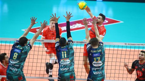 Мартин Атанасов с 13 точки, Зираатбанк взе само гейм от Перуджа в ШЛ при завръщането на Вилфредо Леон