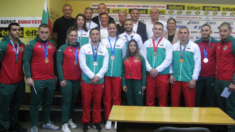 Българската федерация по самбо връчи парични премии на най добрите състезатели