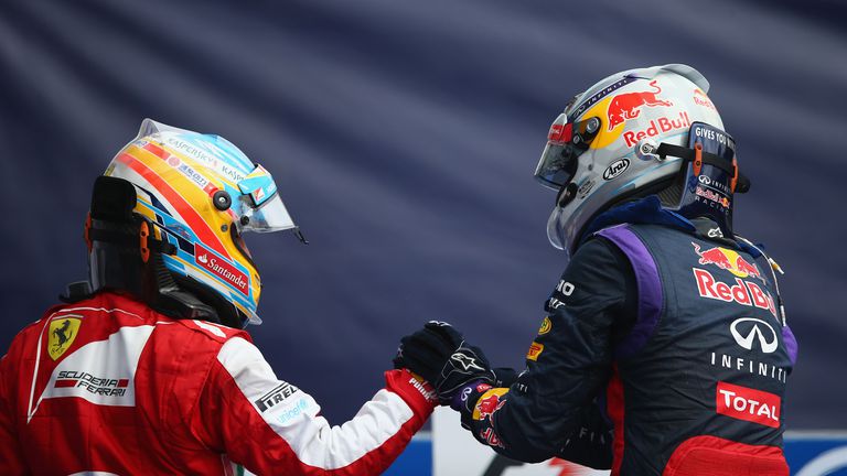 Фернандо Алонсо ще участва със специална каска в Гран При