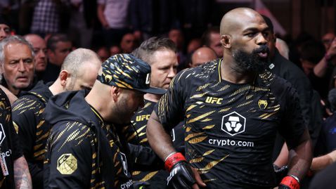  Джон Джоунс публично се отдръпна, Том Аспинал е новият първенец в тежка категория 