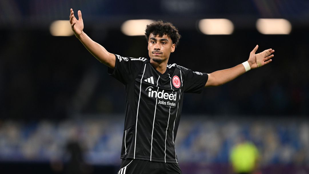 Манчестър Сити следи защитник на Айнтрахт