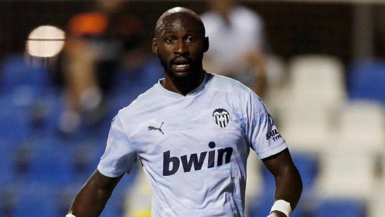 Стигналият и до националния отбор на централен защитник Еляким Мангала