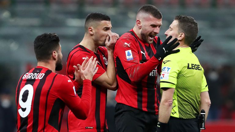 Реферът Марко Сера се разплакал след края на мача Милан