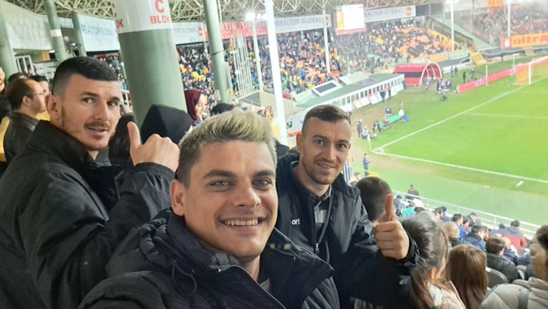 Двама от футболистите на СлавияЕмил Виячки и Тони Тасев посетиха
