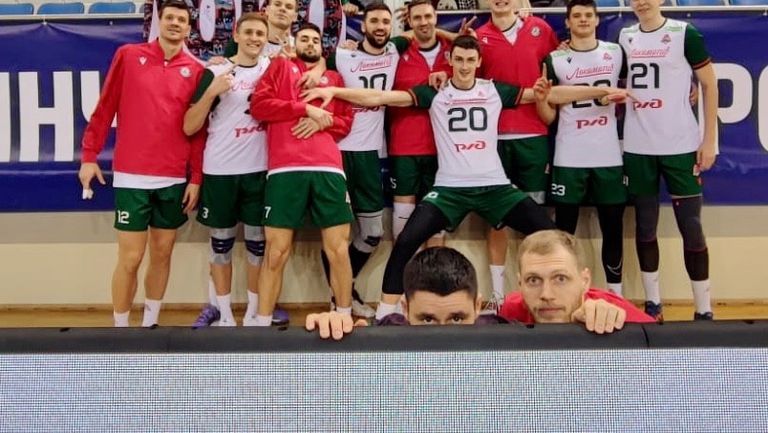 Националният селекционер Пламен Константинов и тимът на Локомотив Новосибирск записаха