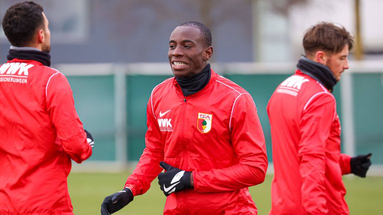 Аугсбург привлече под наем до края на сезона нападателя на