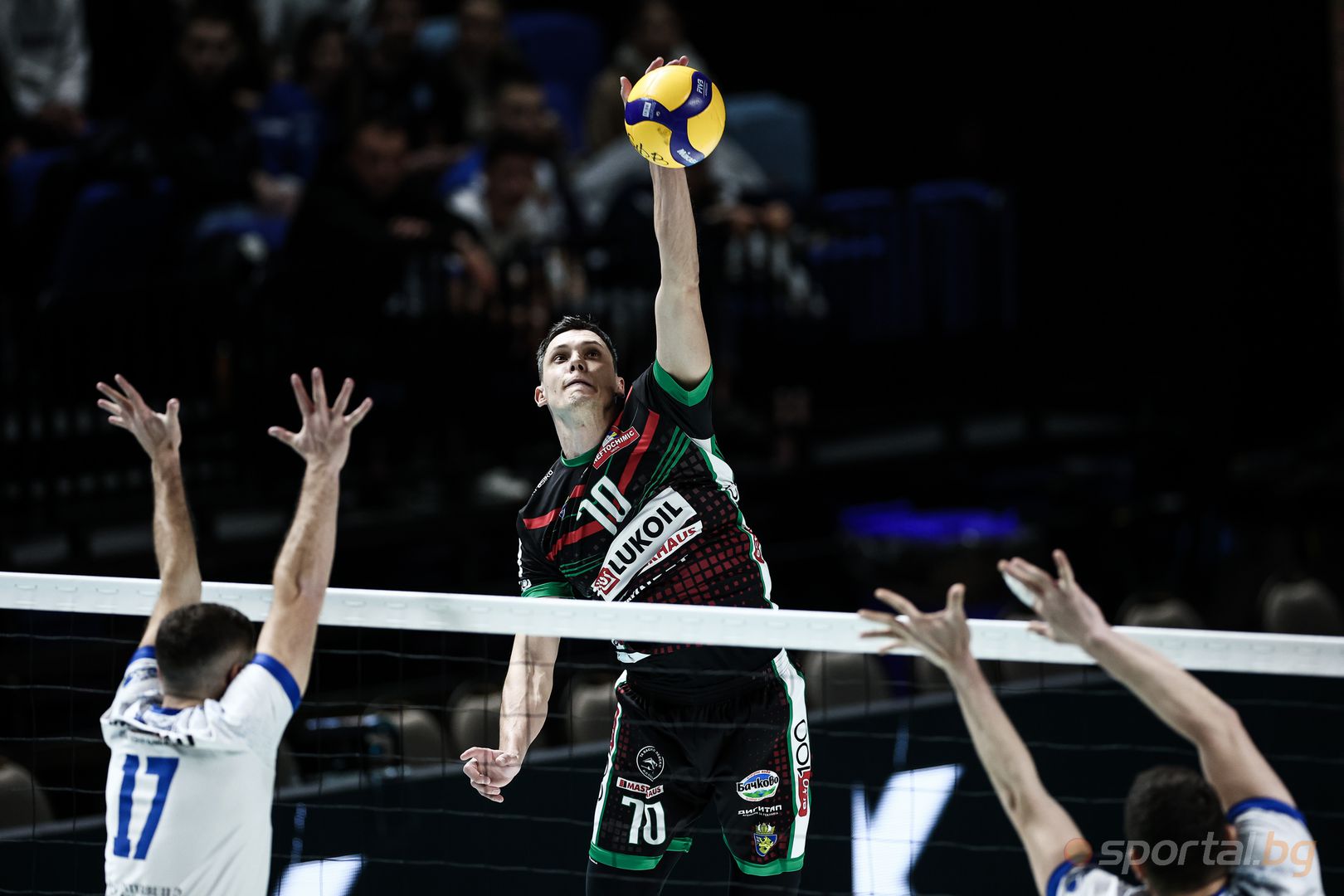 Нефтохимик : Пирин