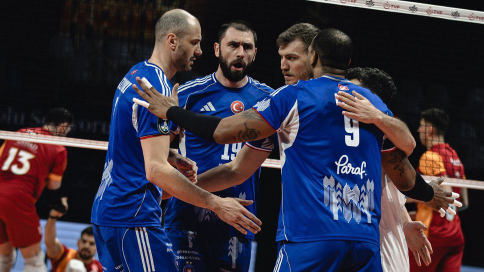 Бившите национали Матей Казийски Цветан Соколов и техният Халкбанк Анкара