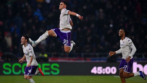 Фиорентина почете своя президент с първата си победа като гост