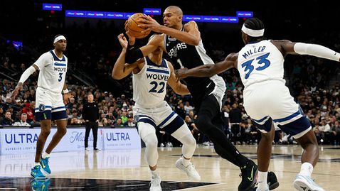 Чудовищен мач на Едуардс не стигна на Минесота срещу Уембаняма и Спърс