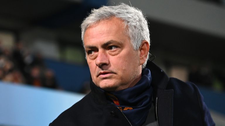  Ще се наложи да извикам половината играчи от примаверата ни, оплака се Моуриньо 