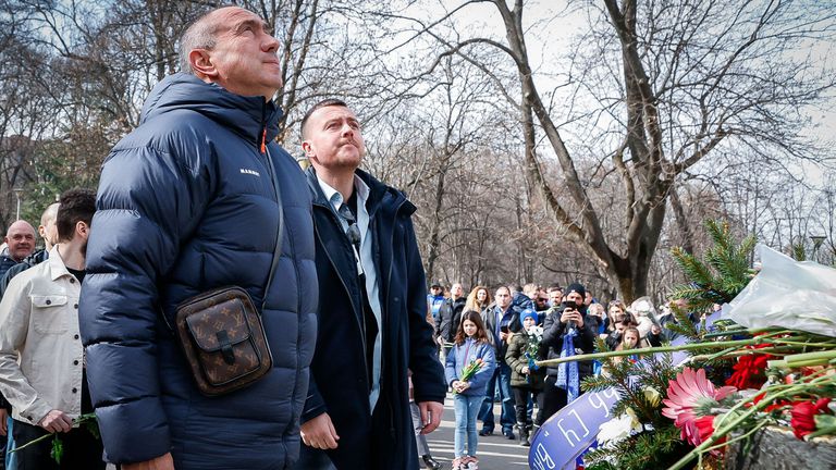 От Левски поднесоха цветя и венци пред паметника на Васил