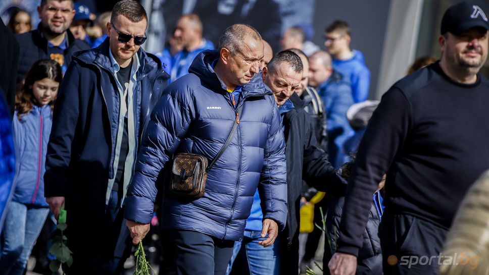 "Синьо" шествие начело с Мъри Стоилов поднесе цветя пред Васил Левски