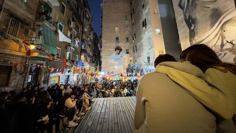 Откраднаха популярна картина на Марадона от центъра на Неапол