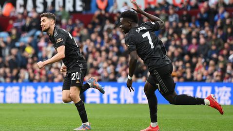  Арсенал прекъсна неприятната серия и се върна на върха след два гола в добавеното време 