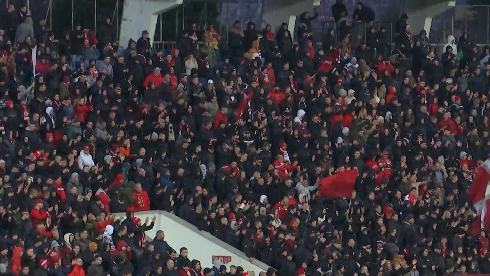 "Червената" публика в делириум след първия гол я мача