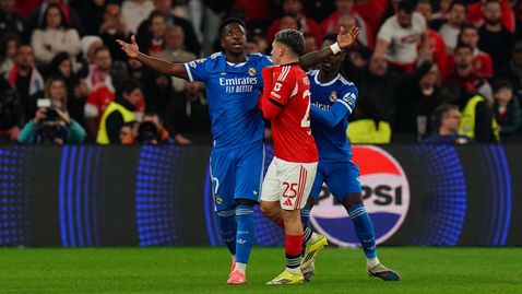 Бенфика се защити от нападките с видео на ситуацията с Винисиус