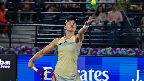 Рибакина се отказа и прати "щастлива губеща" на 1/4-финал в Дубай