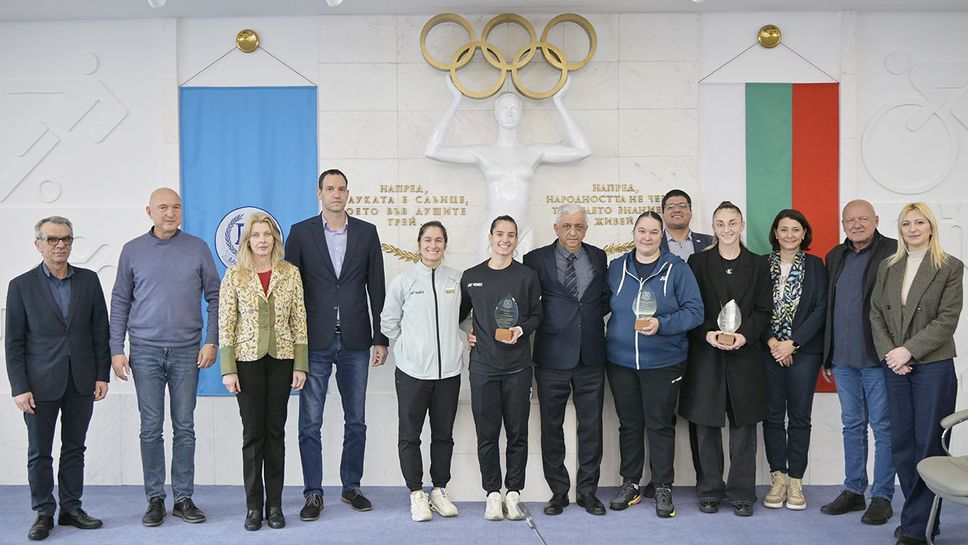 Национална спортна академия посрещна с овации националните състезателки по бадминтон