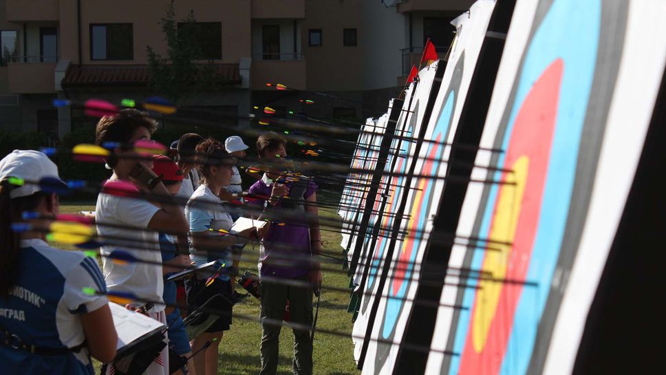 България е с трима състезатели в мачовете за медали от