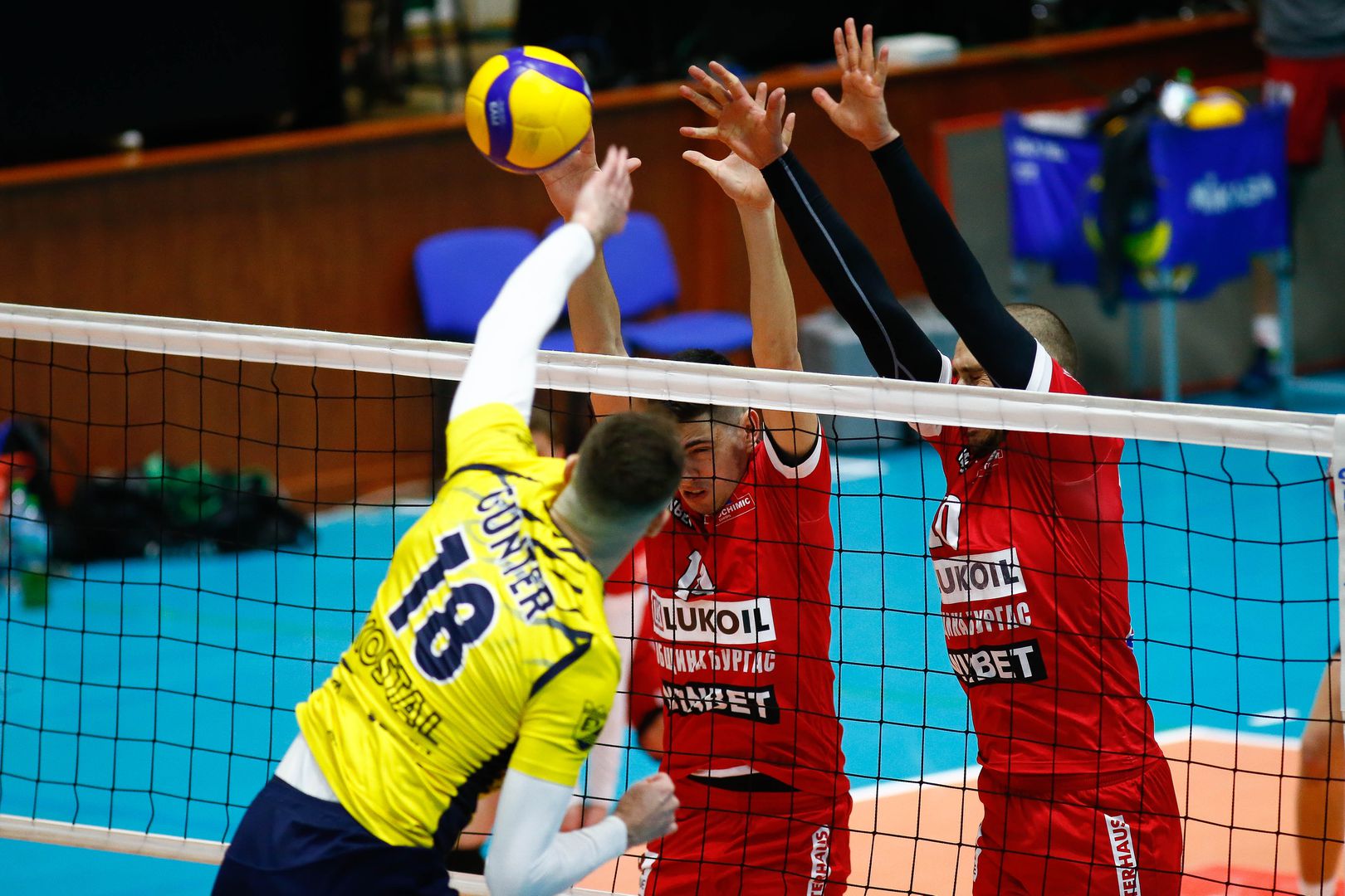 Полуфинал №2: Хебър - Нефтохимик