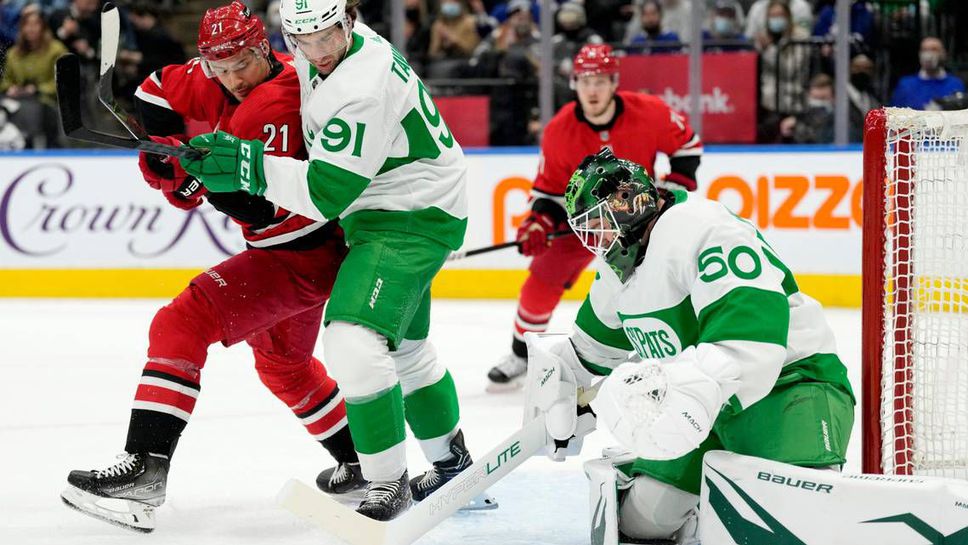 Макар и без голмайстора на НХЛ, Торонто се справи с Каролина