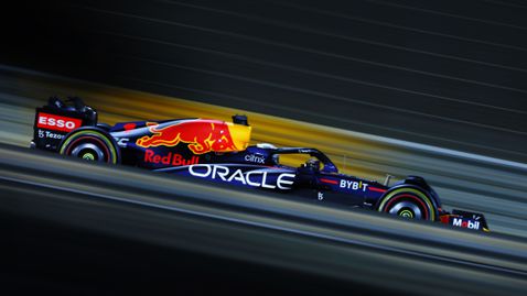 Верстапен с минимален аванс пред Леклер във втората тренировка в Бахрейн