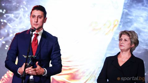Стилиян Петров получи специалната награда на церемонията "Футболист на годината"