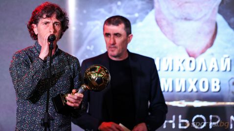 Николай Михов взе наградата за най-добър треньор в мини футбола