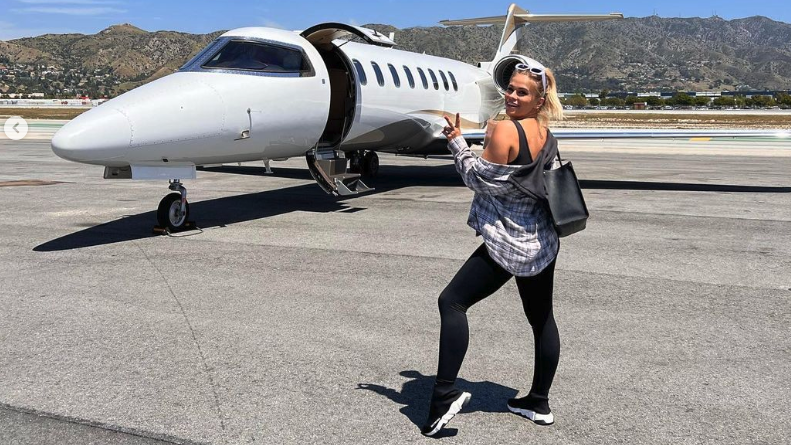 Бивша ММА звезда печели луди пари като еротичен модел