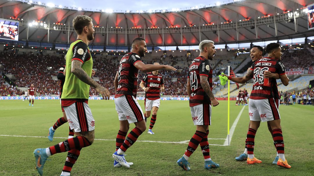 Фламенго срази Сао Пауло в дерби в Бразилия