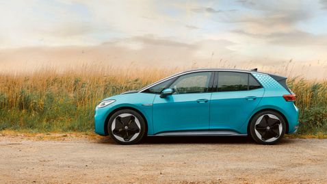 Volkswagen преследва 700 километра пробег за електромобилите си