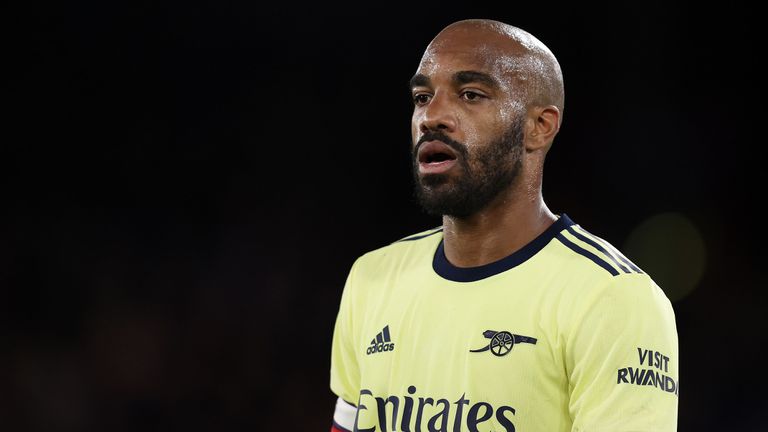 Капитанът на Арсенал Александре Лаказет призна че води разговори с