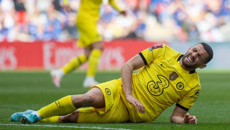 Полузащитникът на Челси Матео се контузи в полуфиналния мач за