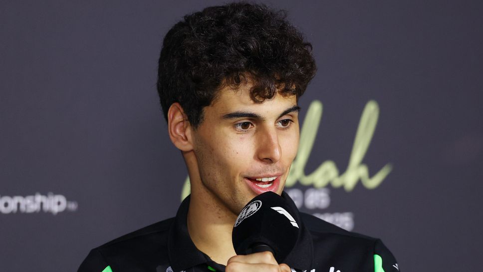 Как се готвят пилотите за жегата в Сингапур?