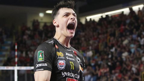 Страхотен Алекс Николов изведе Лубе на финал в Италия!