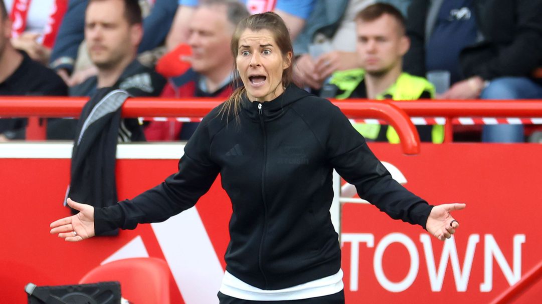 Волфсбург спря пропадането си с победа в историческия дебют на Мари-Луизе Ета